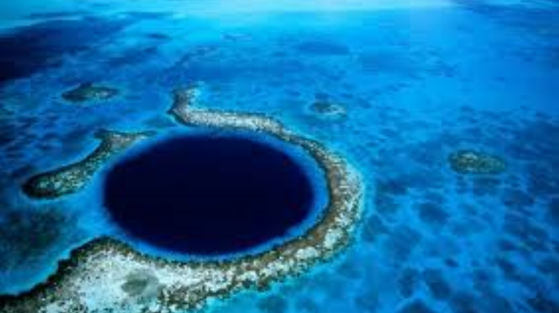 خندق يعتبر اعمق نقطة في المحيطات بعمق ١٠ كيلو متر