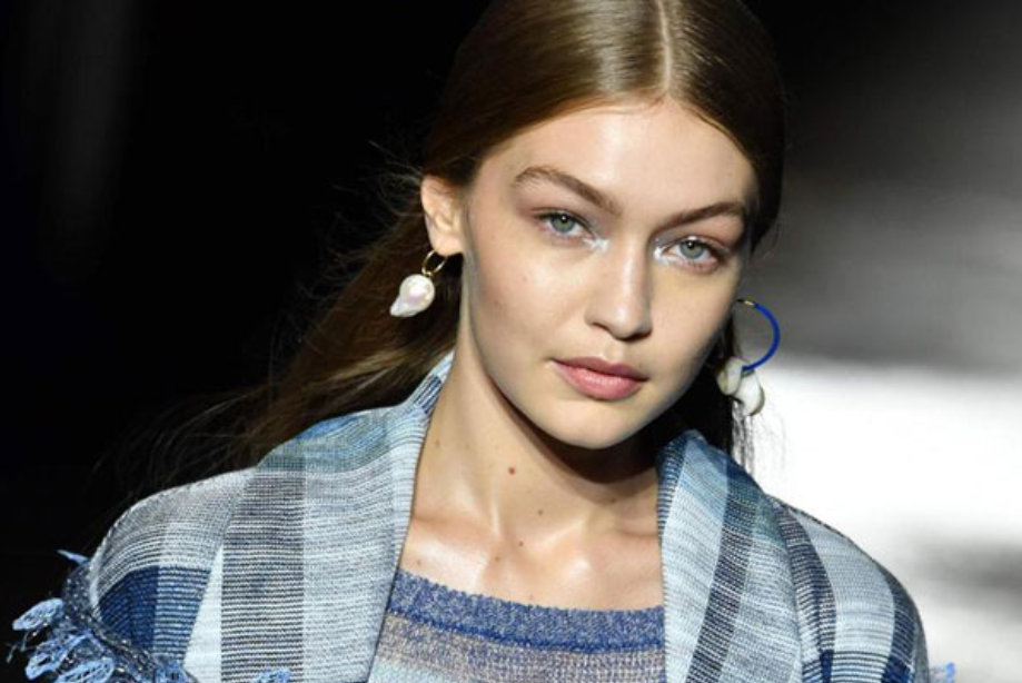 ما هي جنسية بيلا حديد الحقيقية