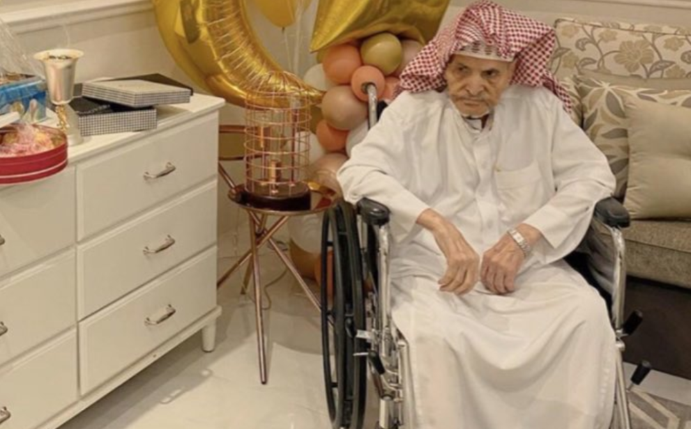 من هو عبدالعزيز سليمان المسعود ؟