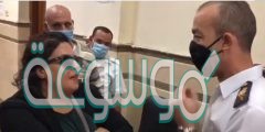 ما هي وظيفة السيدة المعتدية على الضابط المصري في المحكمة