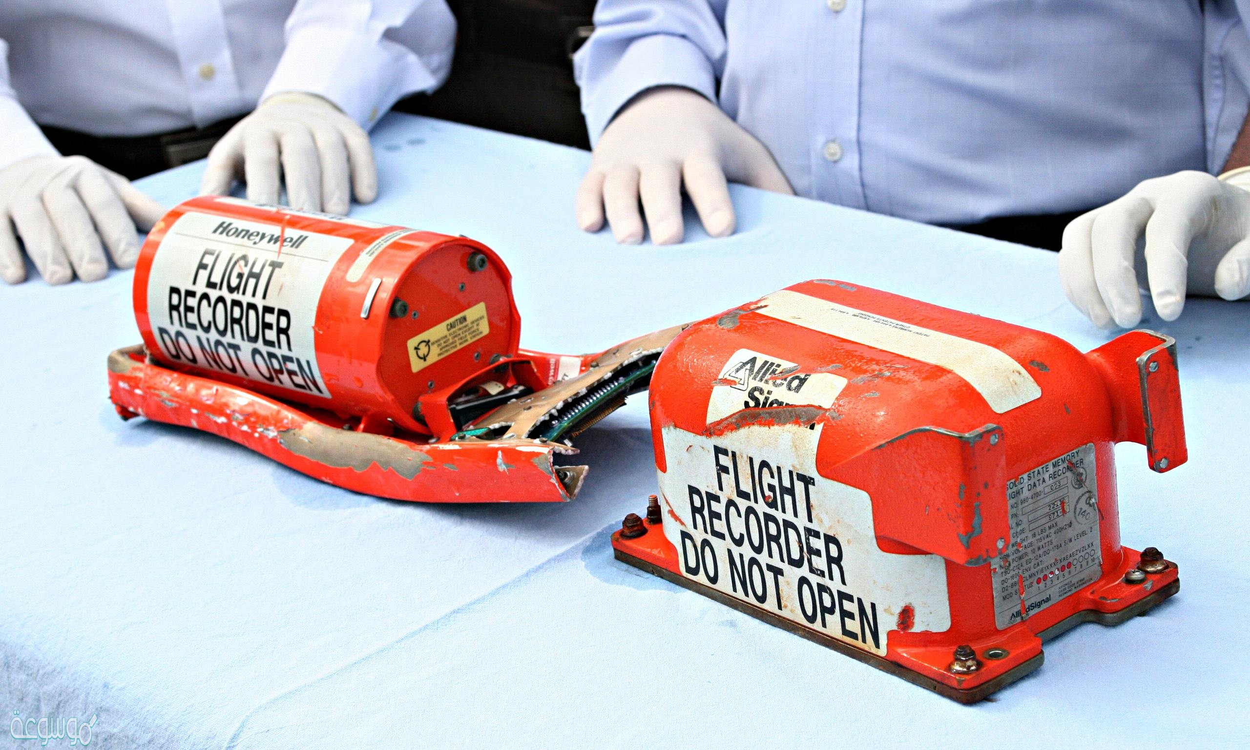 ما هو لون الصندوق الاسود في الطائرات