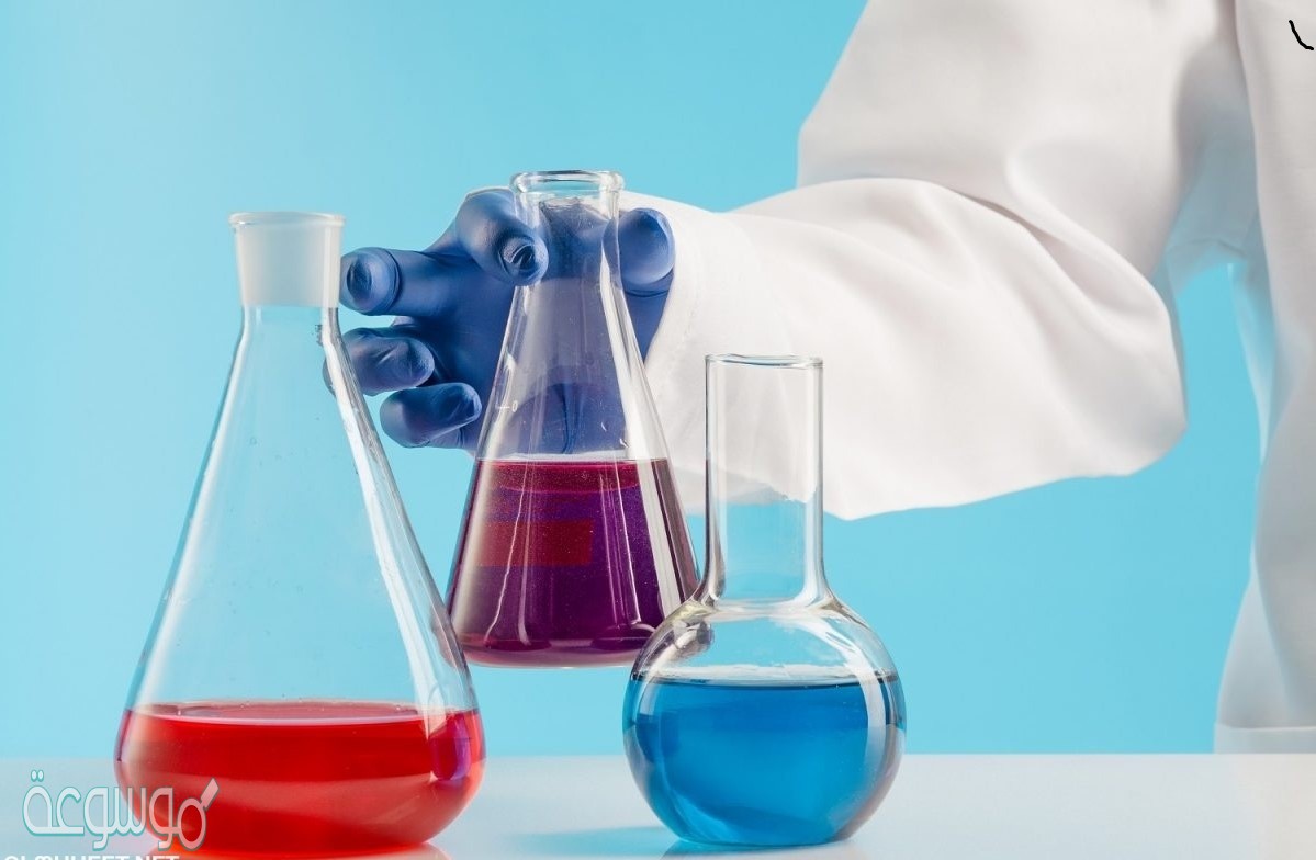 اي الاحماض التالية يستخدم في العمليات الصناعية لتنظيف الفلزات