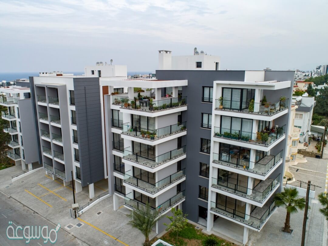 عمارة مكونة من ٩ طوابق، فإذا كانت مساحة الطابق الواحد تساوي ٤١٨,٣ م٢ فكم تبلغ مساحة جميع الطوابق؟