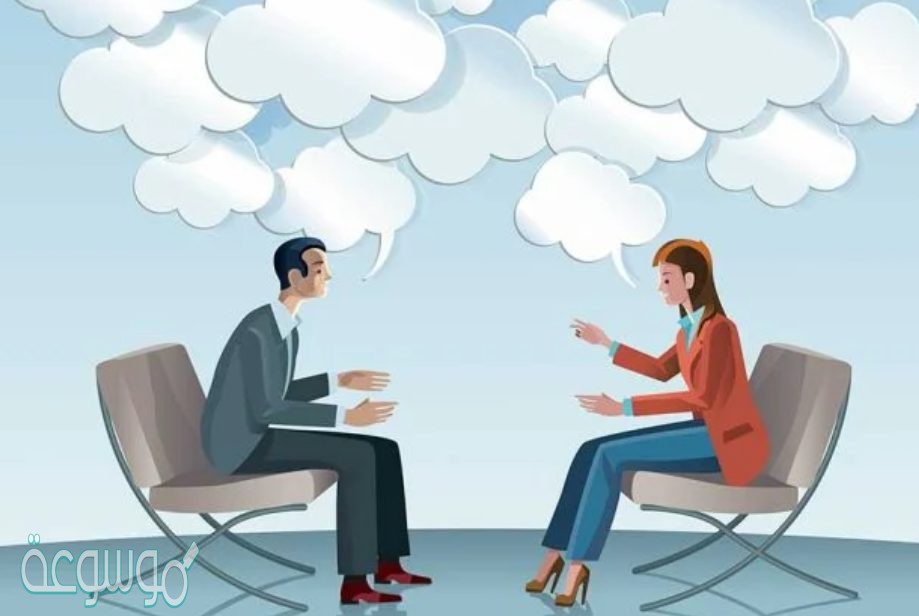 حوار بين شخصين عن التعليم عن بعد