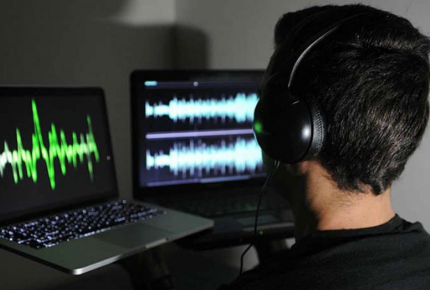 هل المخابرات تشوف رسايلنا ولا لا