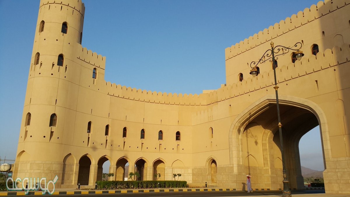 متى تم بناء قلعة نزوى