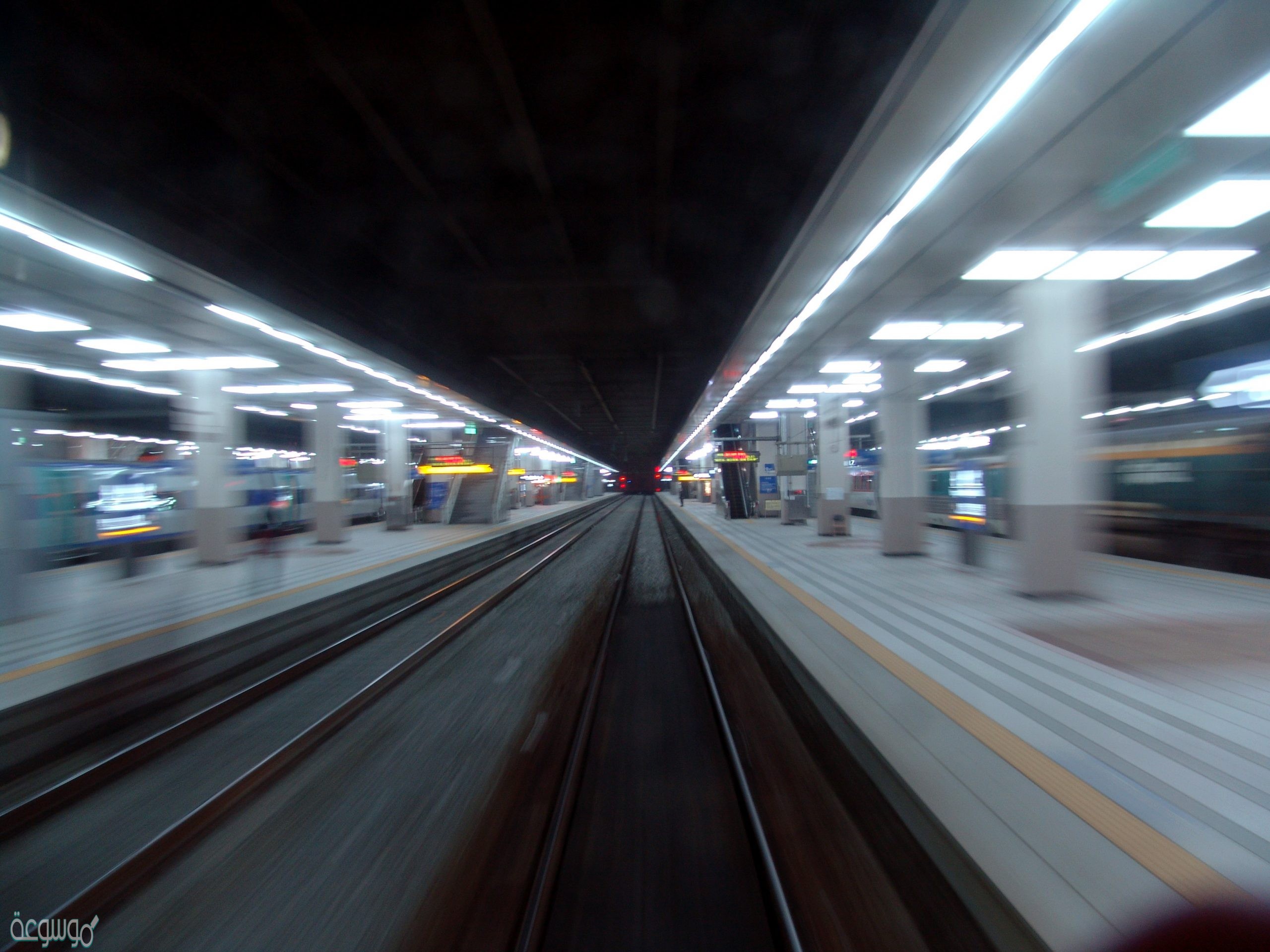 التغير في سرعة الجسم بمعدل زمني ثابت يسمى