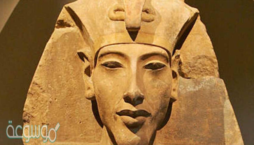 السبب في وقوع الصراع بين الملك أمنحتب الرابع مع الكهنة في مصر القديمة هو