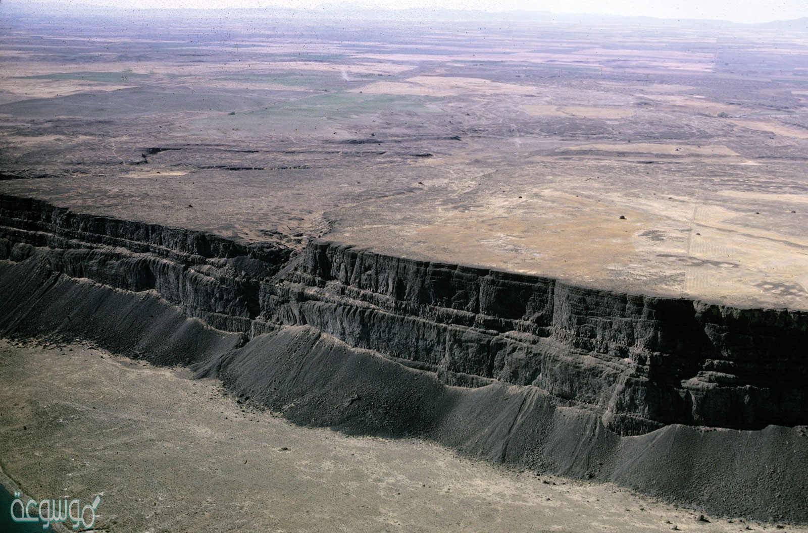 الهضبة هي كتلة صخرية مرتفعة ولها قمة