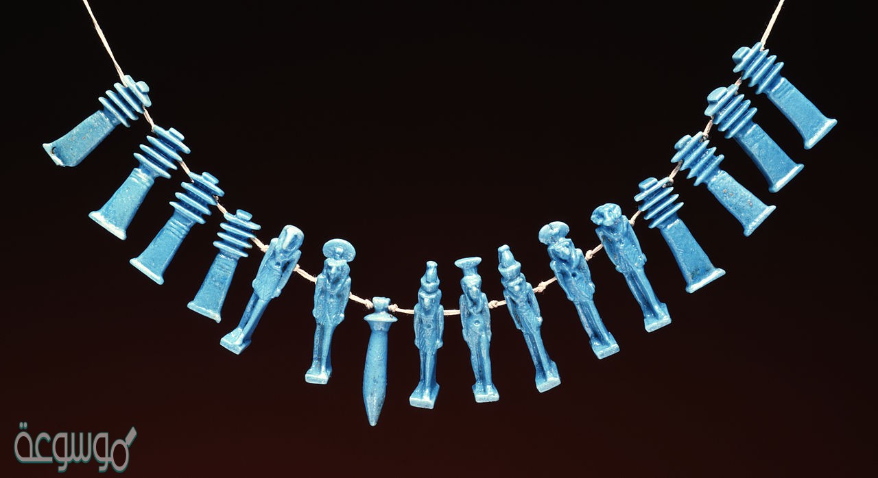 حكم تعليق تميمة من غير القران واعتقاد أنها تدفع البلاء