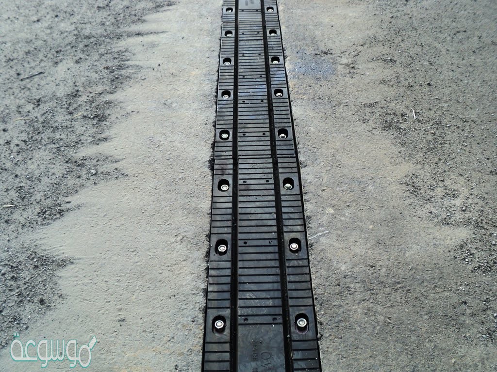 وضح كيف يستخدم مقياس الحرارة التمدد الحراري لمادة