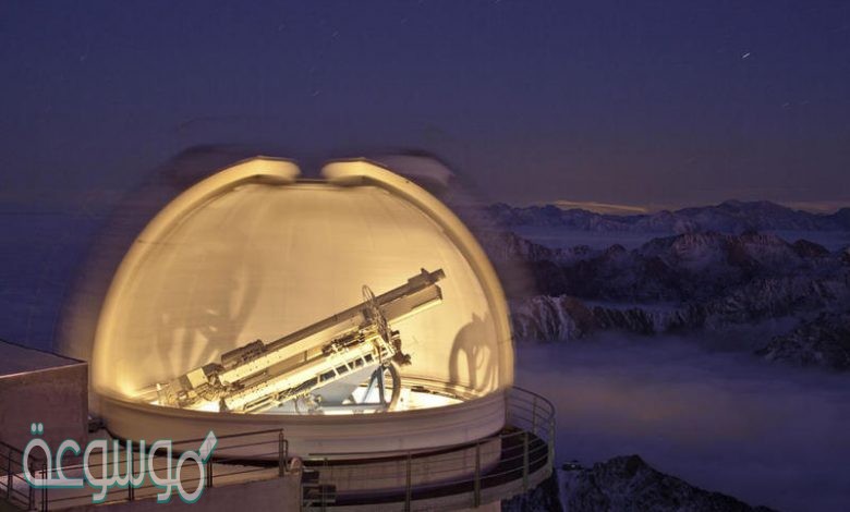 المكان الذي توجد في المراصد الفلكية يكون غالبا