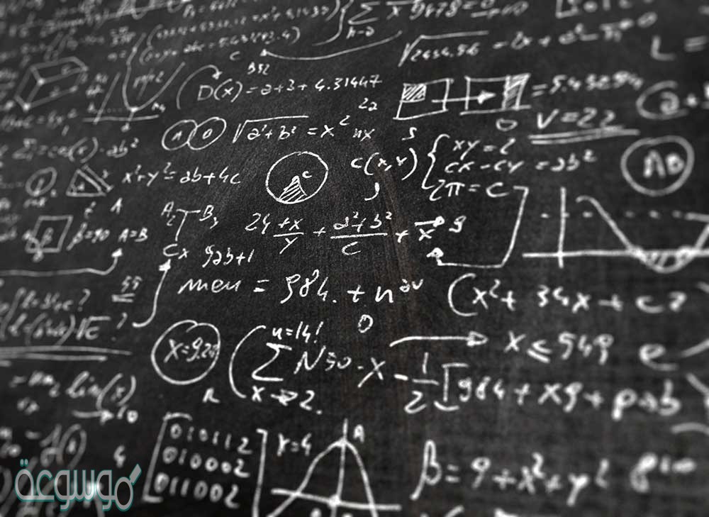 مع صلاح مبلغ من النقود يقل عن مثلي ما مع أخيه مالك بمقدار ريالين فإذا كان مع مالك 50 ريالًا، فأي المعادلات الآتية يمكن استعمالها في إيجاد مقدار المبلغ س الذي مع صلاح