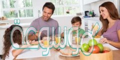 اذكر ثلاثة من فوائد الاجتماع على الطعام