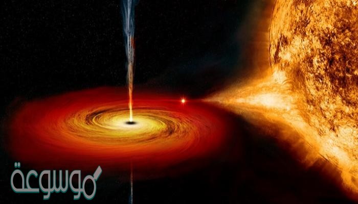 اذا كانت كتلة نجم كبيرة جدا ، فبعد ان يصبح نجم فوق مستعر ،