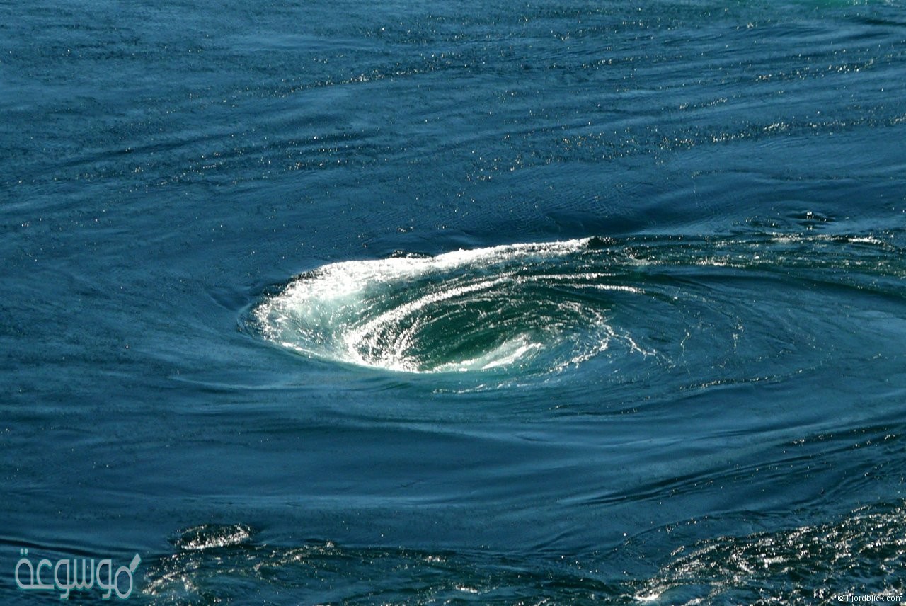 الحركه المستمره لمياه المحيط هي