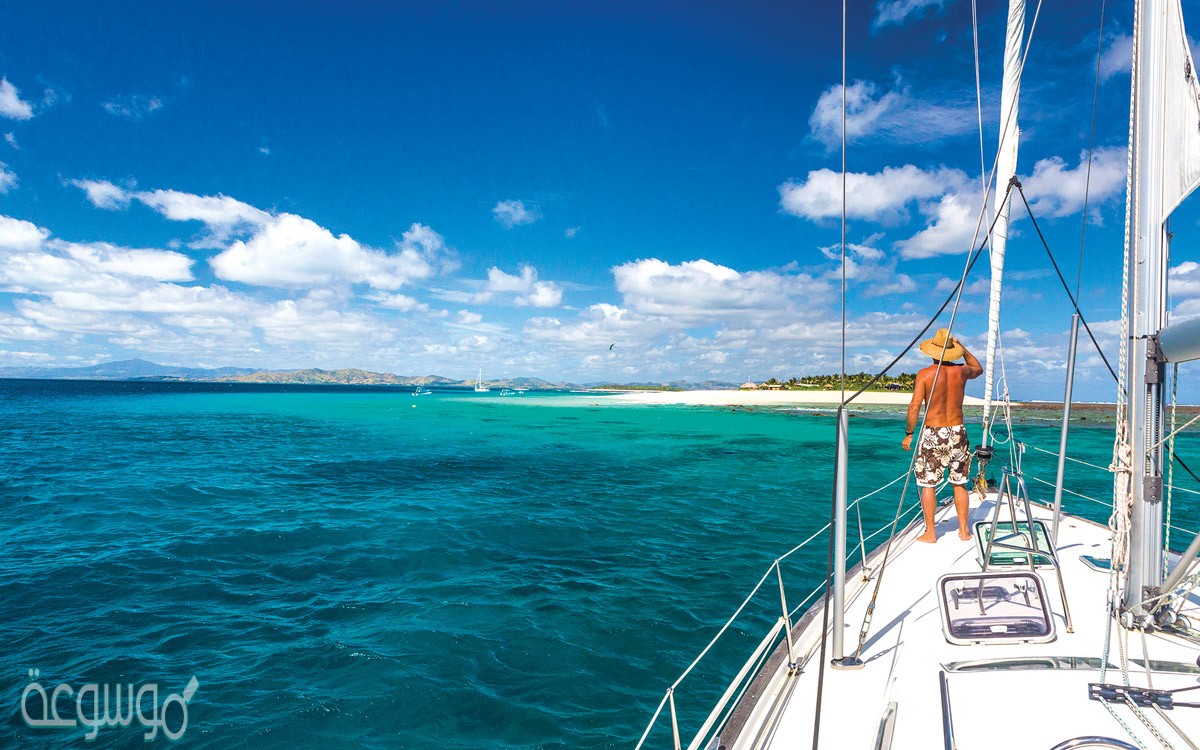 تسمى المنطقه الاعمق من المحيط