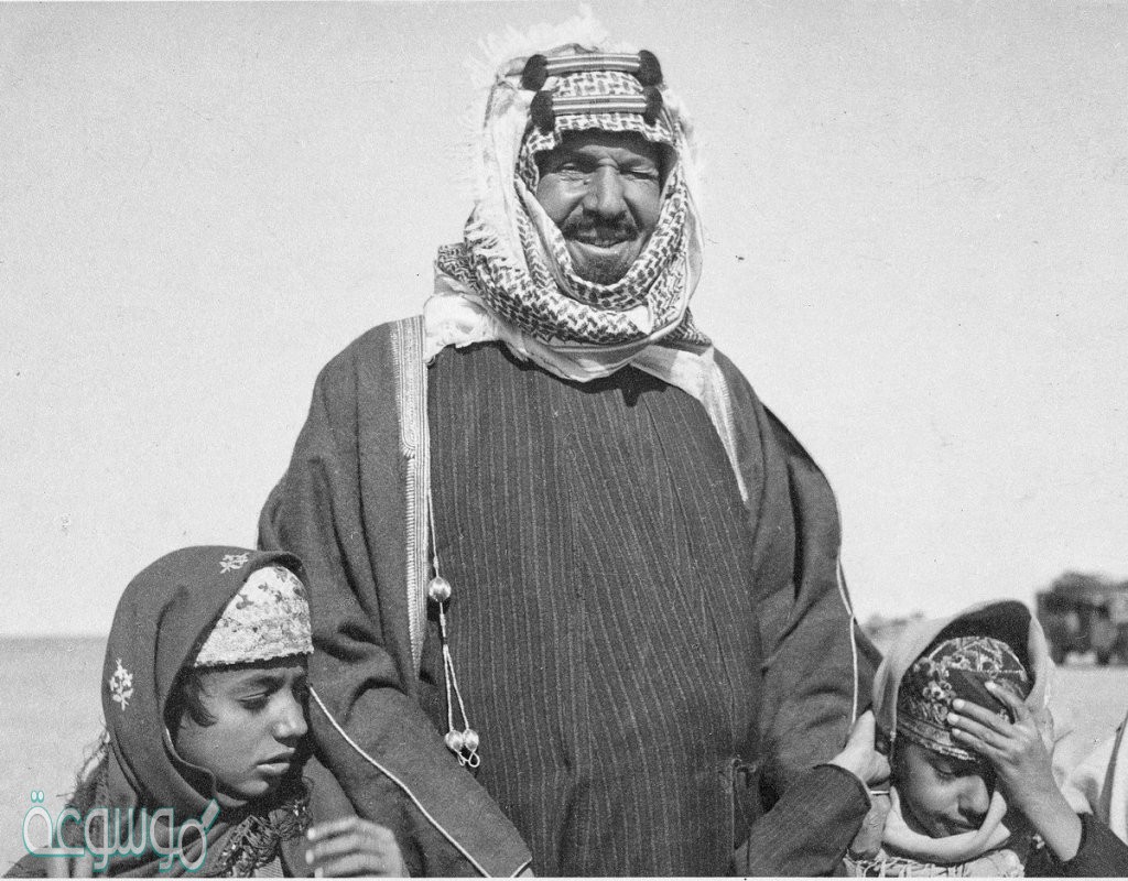 ساعد الملك عبدالعزيز