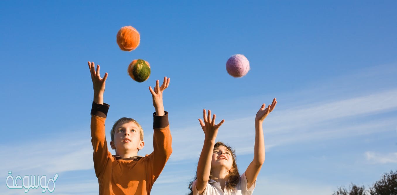 سقوط الاجسام إلى أسفل بسبب جاذبية الأرض من تطبيقات