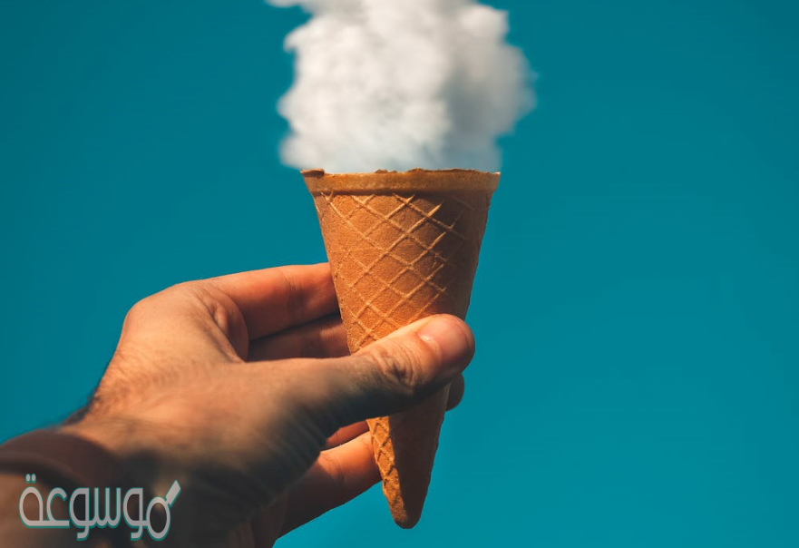 على اعتبار أن ط ≈≈ 3,14 ، فإن حجم المخروط في الشكل أدناه يساوي 9812,5 سم3 .