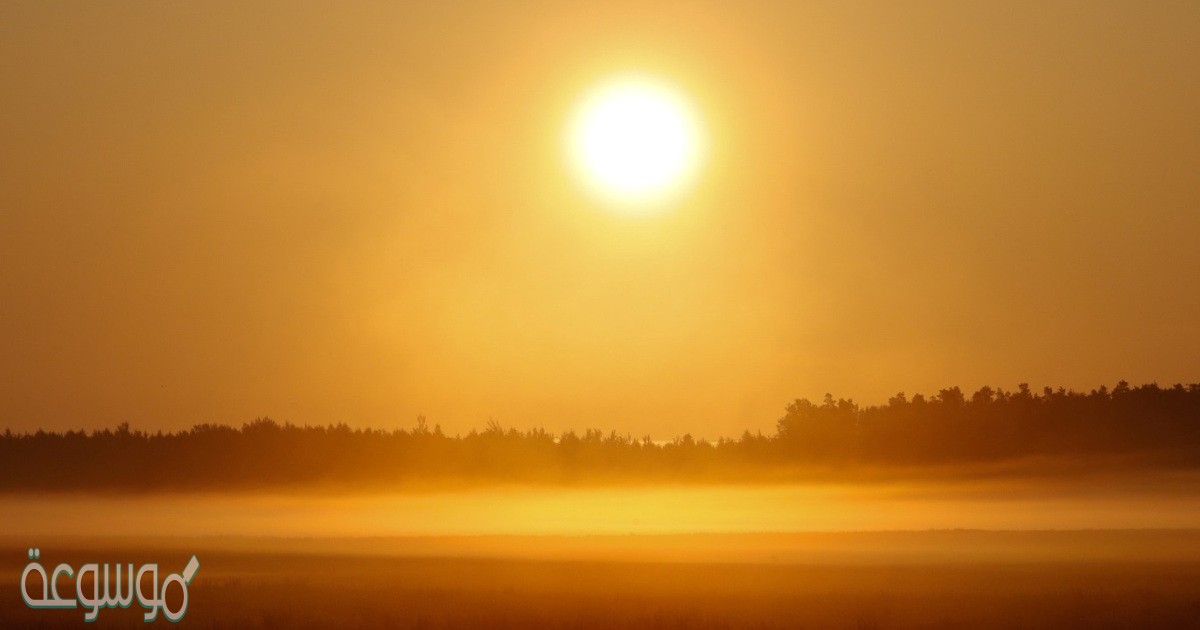 عندما تسقط أشعة الشمس على سطح جزء من الأرض بزاوية شبه عمودية ينشأ فصل