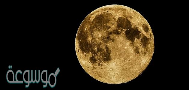 عندما يقع ظل الأرض على القمر