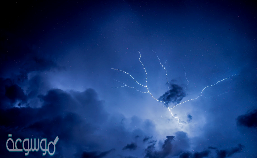 فسر لماذا نرى البرق قبل سماع صوت الرعد