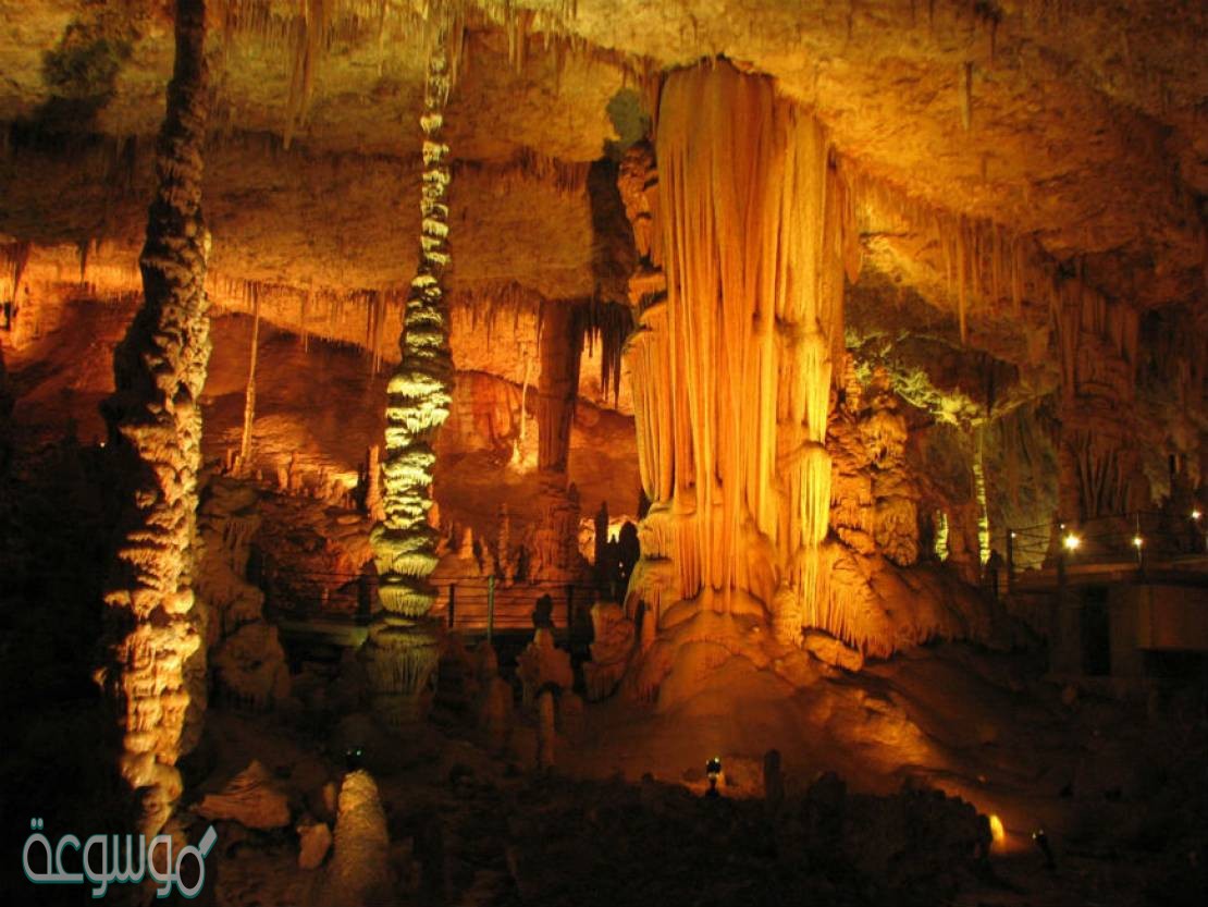 قصة الثلاثة الذين حبستهم الصخرة ففرج الله عنهم