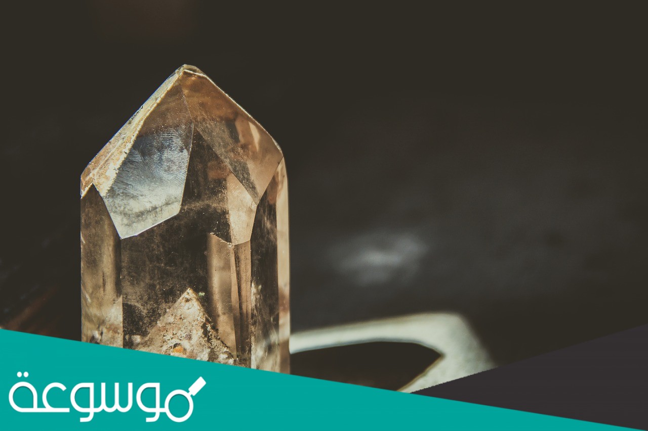 لماذا تستخدم بلورات الكوارتز في الساعات