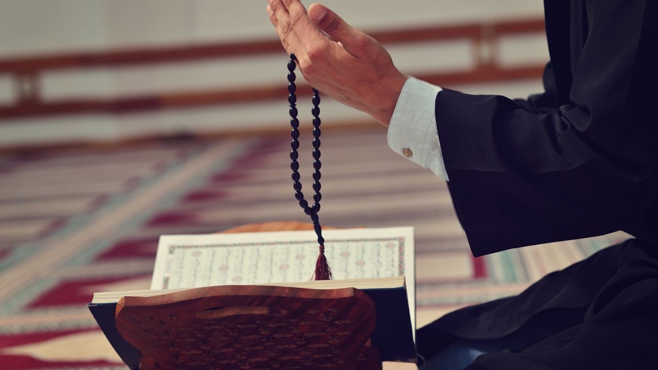 يظهر الايمان ويبطن الكفر تعريف