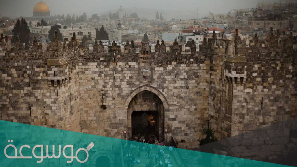 هي ما تركته الحضارات السابقة من مبان ومقتنيات وأدوات؟