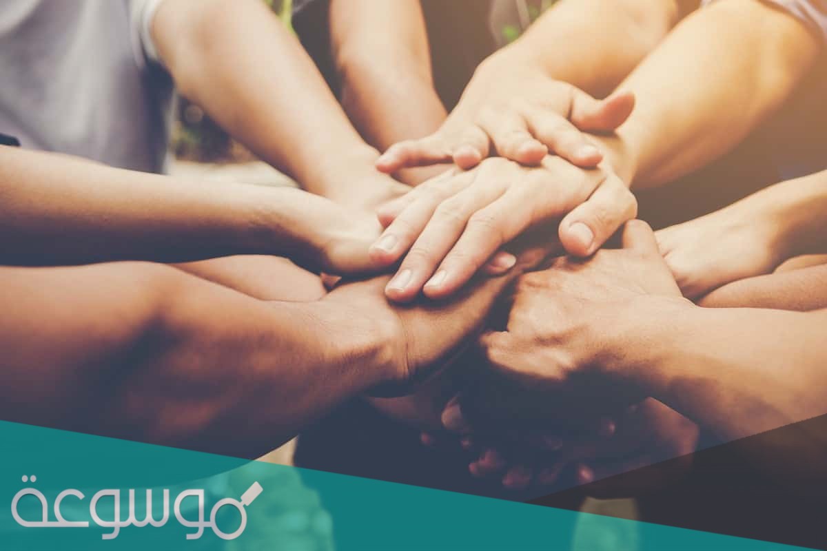 ما معنى الانتماء للمجتمع؟ النمو والزيادة الاجتماعية تأصيل الحب والولاء تنمية العلاقات بين الناس