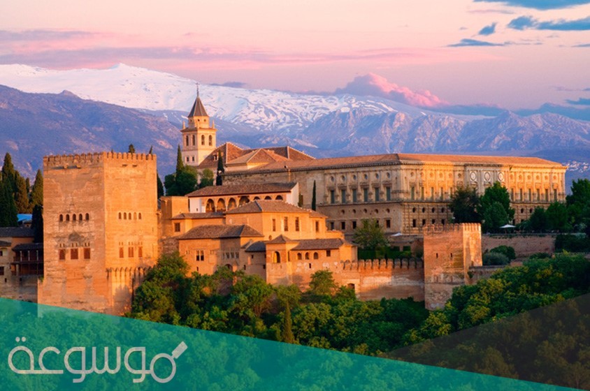 سبب تسمية قصر الحمراء بهذا الاسم