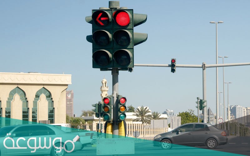 مخالفة قطع الإشارة الحمراء