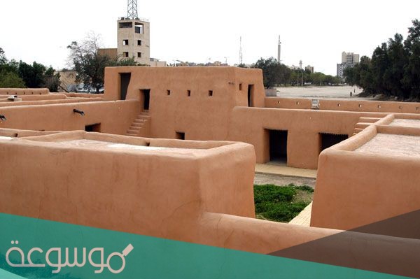 بني بأمر المؤسس عام 1942 وسكنه الملك سعود رحمهما الله وهو أول مبني شيد بالأسمنت والحديد في الرياض وصار مقرا لمجلس الوزارء قرابة الثلاثة عقود