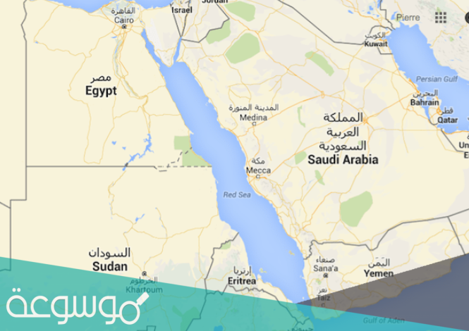 ما هو البحر الذي يفصل بين قارتين ويصل بين بحرين