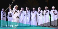 ثوب تقليدي من تراث نجد.. يتميز بأكمامه الطويلة التي تتعدى الركبة.. ويعتبر أحد الأزياء الأساسية في العرضة السعودية المسجلة في قائمة تراث المملكة
