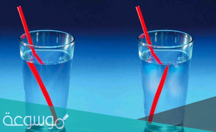لماذا يبدو القلم مكسورا فى الماء