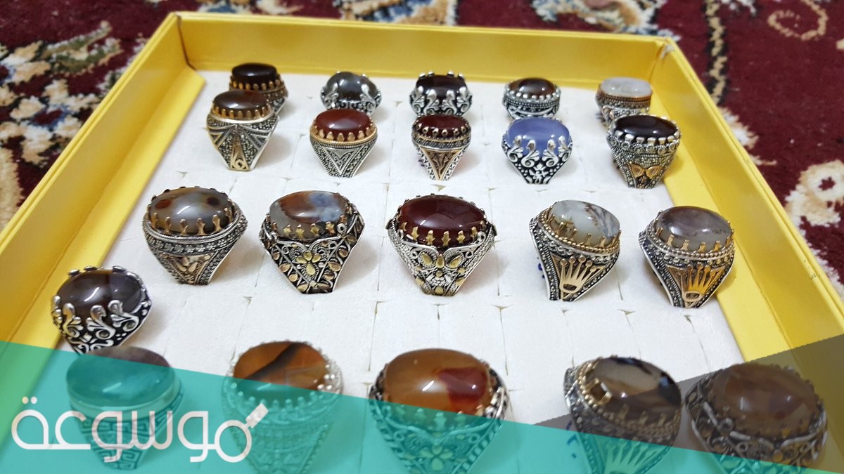 ما هو تصنيف حجر العقيق ؟