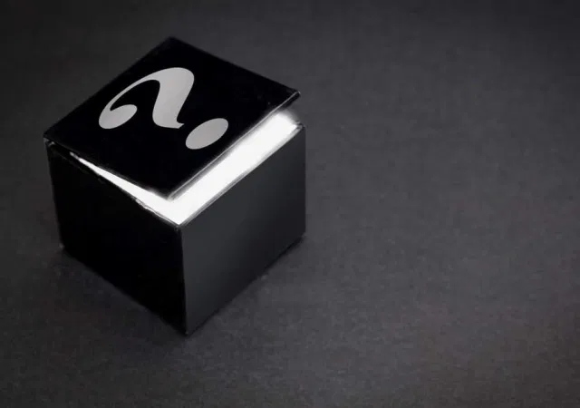 من هي المرأة التي يمكن ان تتزوجها وزوجها حي يرزق ؟