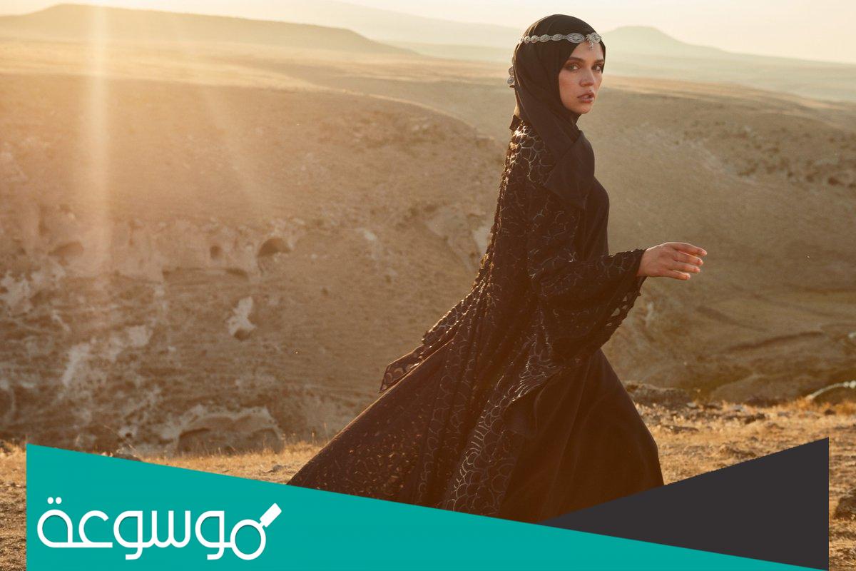 تفسير رؤية الثوب الأسود في المنام للمرأة في حالات وتفسيرات مختلفة