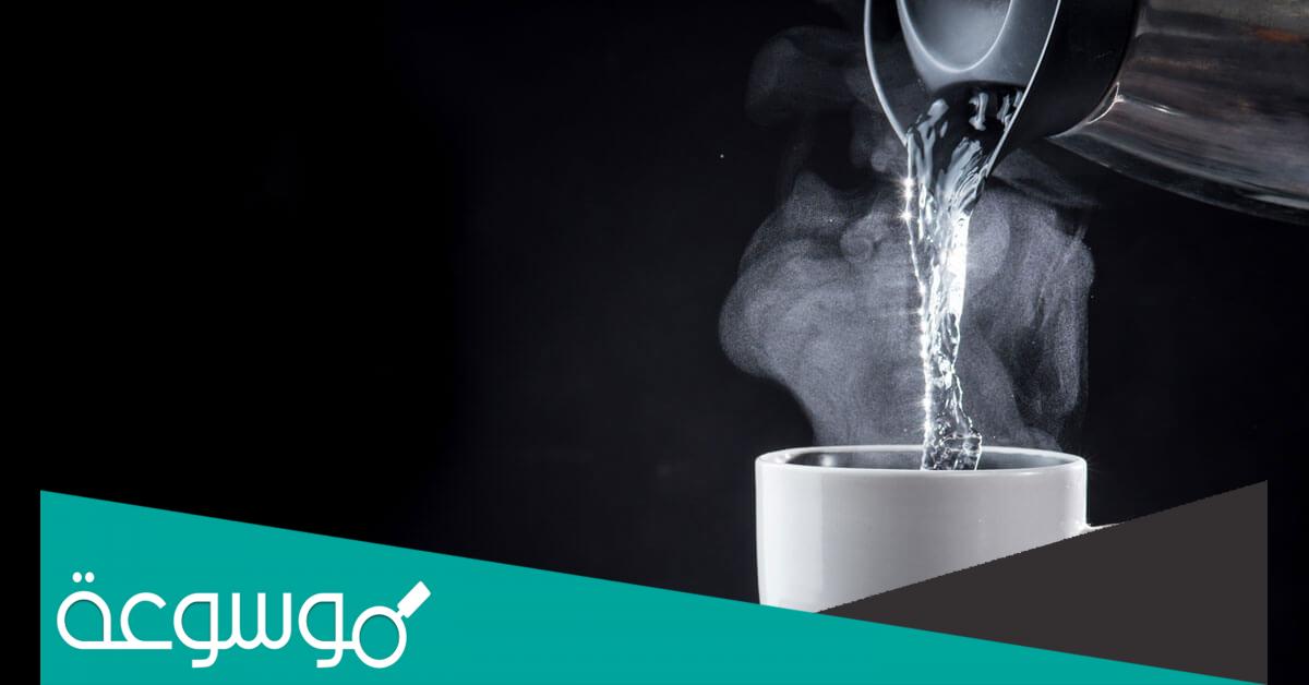 فوائد تناول الماء الساخن على الريق