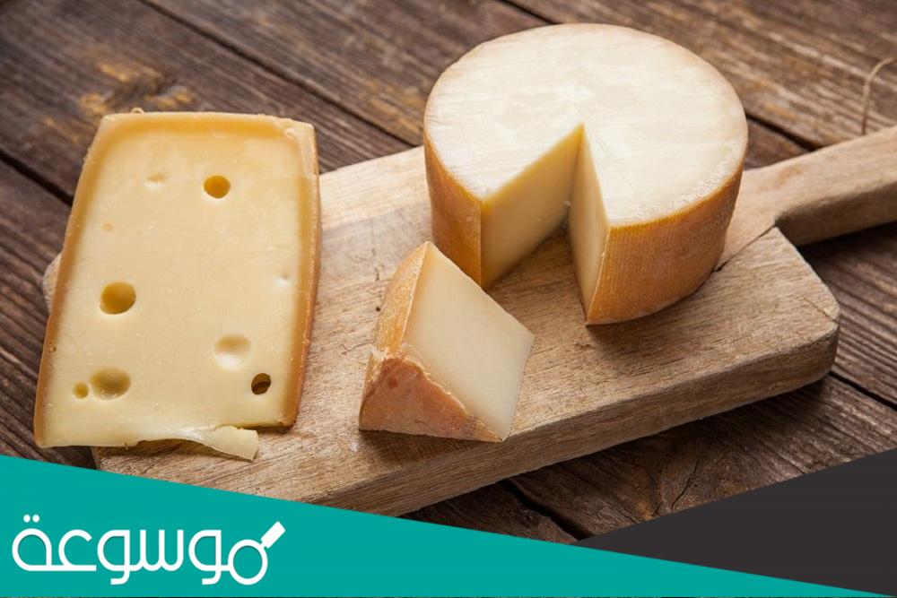 لماذا لا نأكل قشرة الجبنة الرومي وكيف نعرف أنها صالحة للأكل