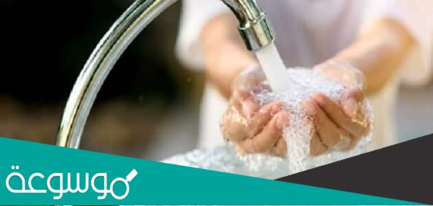 لماذا يتحكم المقبض الأيسر في الماء الساخن والمقبض الأيمن يتحكم في البرودة في صنوبر المياه