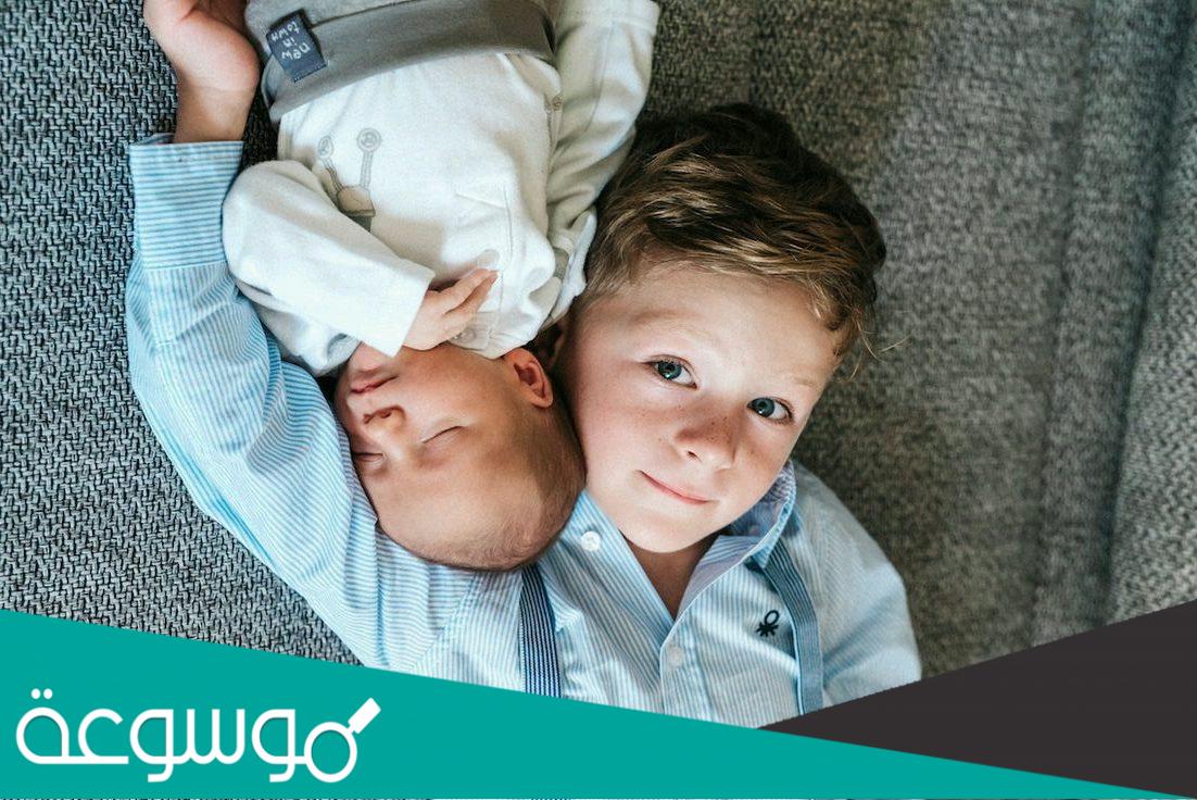 تفسير رؤية الأخ في المنام للعزباء وكل الحالات حسب تفسير ابن سيرين