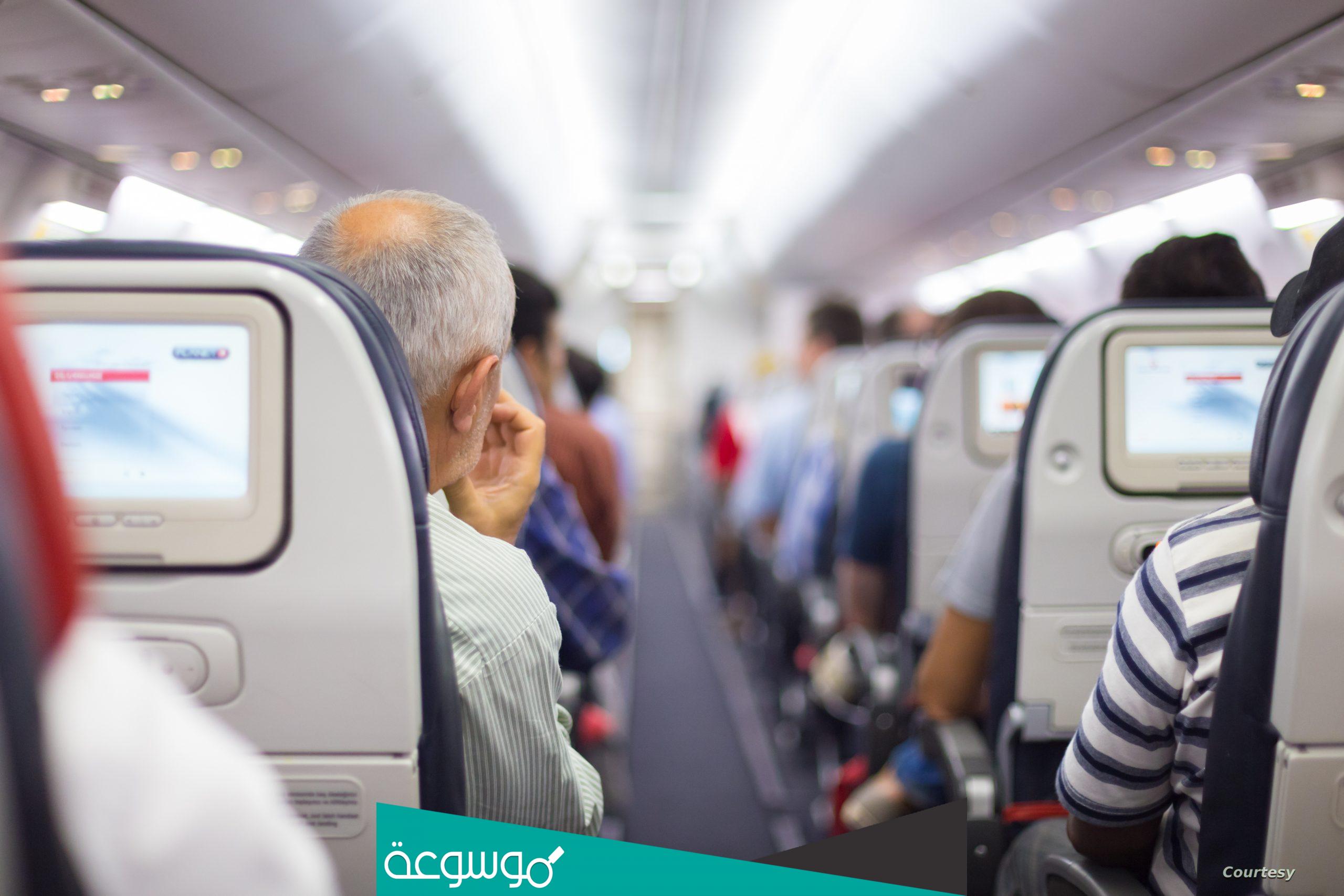 تفسير رؤية السفر للخارج بالطائرة للعزباء حسب تفسير ابن سيرين