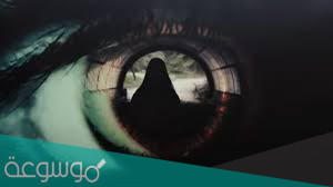 لماذا يفتح الميت عينيه بعد الموت