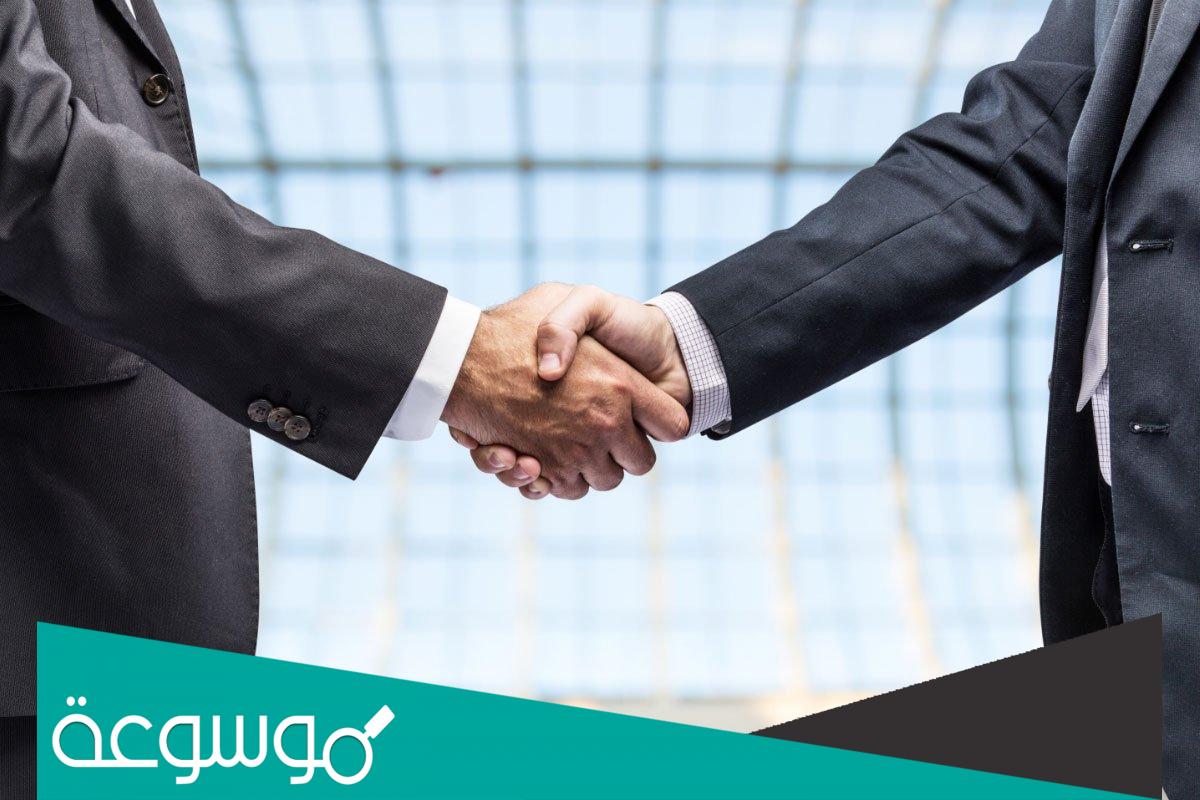 تفسير رؤية مصافحة شخص اعرفه في المنام