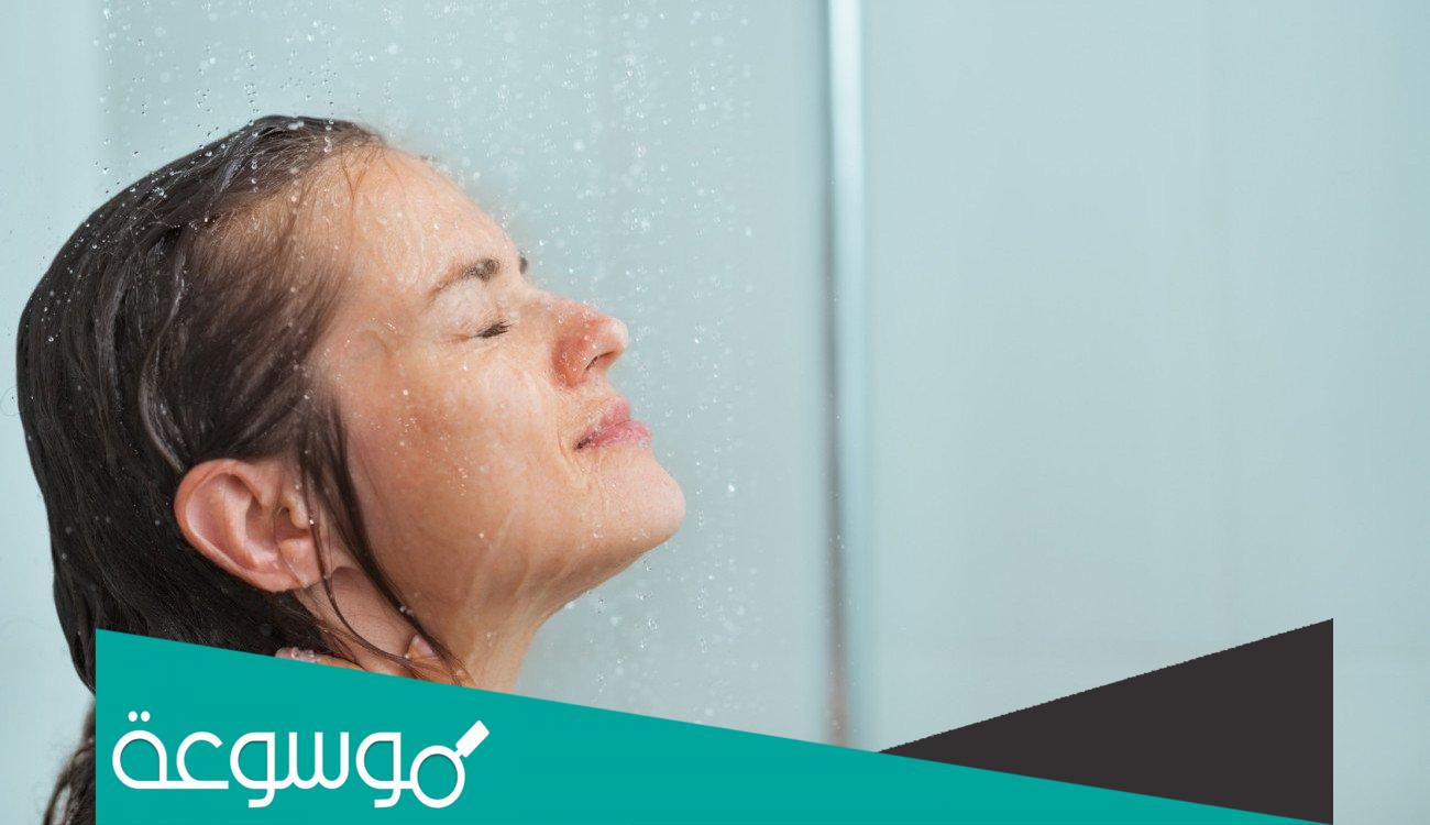 تفسير رؤية الاستحمام مع شخص في المنام حسب تفسير ابن سيرين