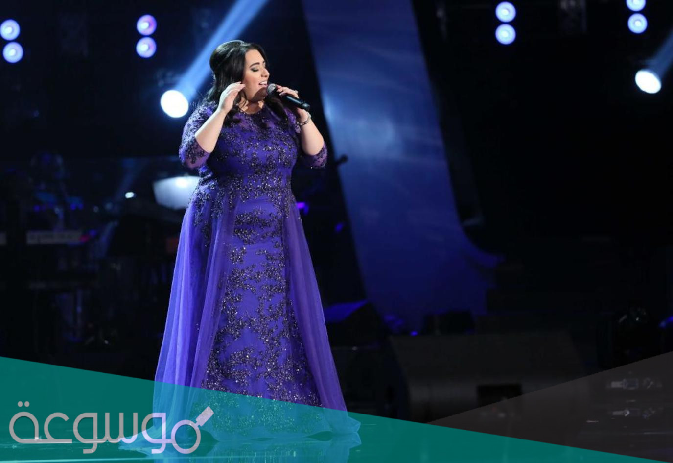 من هي دموع تحسين السيرة الذاتية